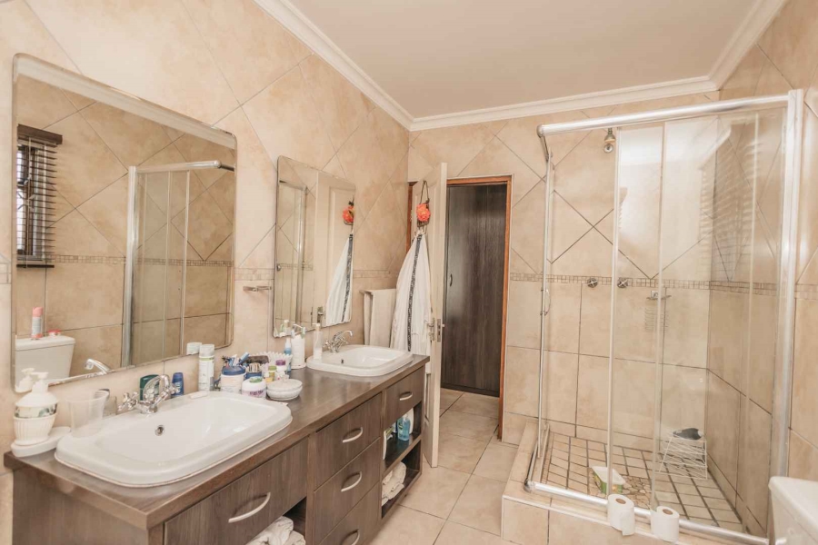 To Let 4 Bedroom Property for Rent in Joostenbergvlakte Western Cape